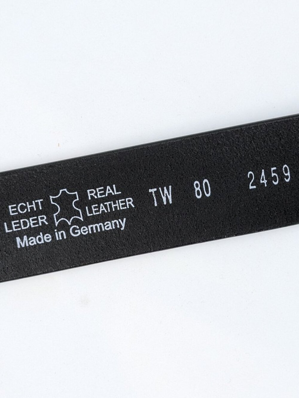 Classic Black Leather Belt with Brushed Silver Buckle - Unbranded - Picture 3 of 5